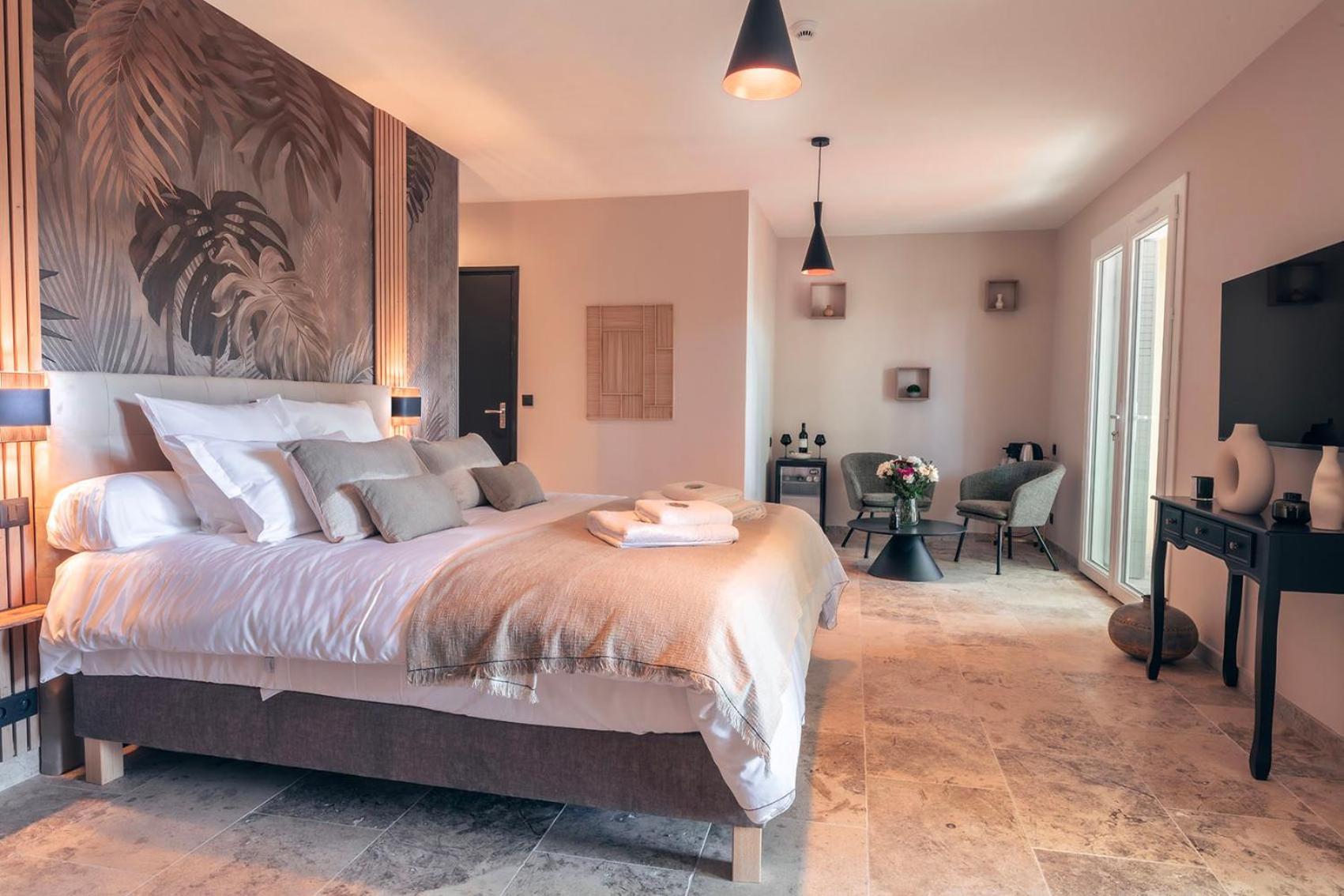 Les Suites De L'Etang Cucuron Εξωτερικό φωτογραφία