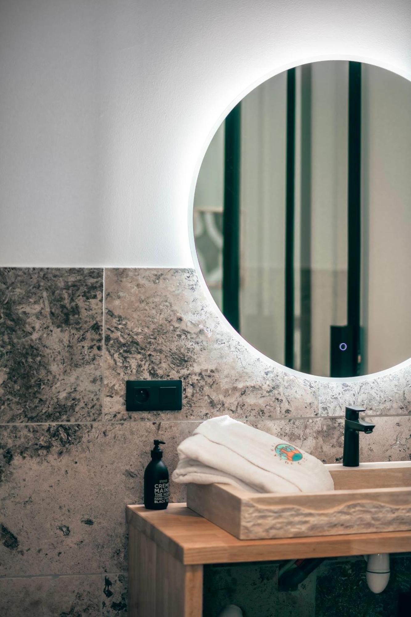 Les Suites De L'Etang Cucuron Εξωτερικό φωτογραφία
